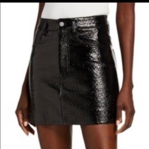 Avantlook textured mini skirt in black—NWT